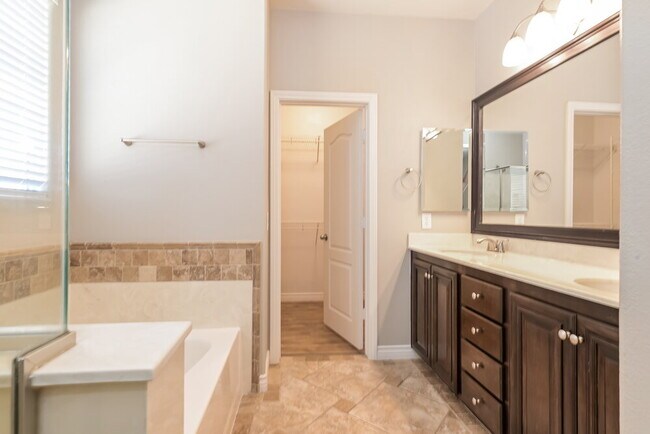 Building Photo - 1217 Grove Park St