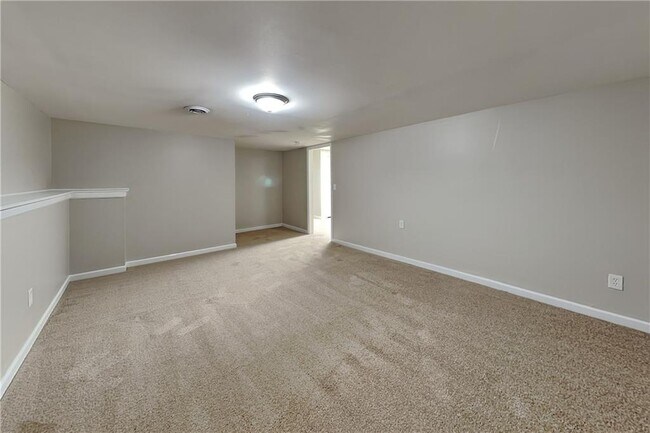 Building Photo - 434 Robin Hood Dr