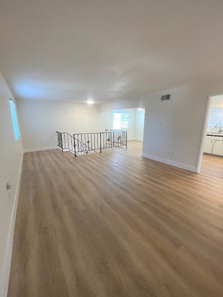 Building Photo - 563 S Fashion Park St