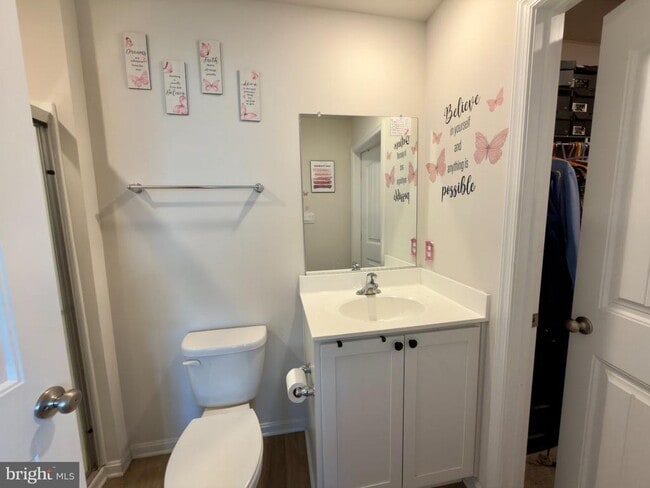 Building Photo - 61 New England Dr