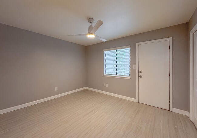 Building Photo - 2465 Talco Hills Dr