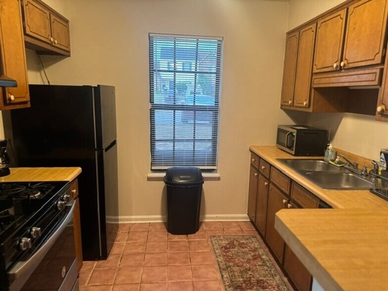 Building Photo - 8263 Canyon Forge Dr