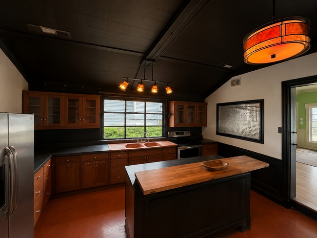 Building Photo - Character-Filled 2 Bedroom Home with Artistic Style