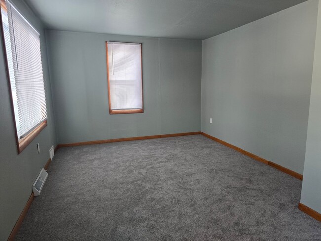 Building Photo - VIDEOTOUR: 3-Bedroom Country home with Garage and more! PETS WELCOME