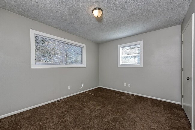 Building Photo - 1935 W Stone St