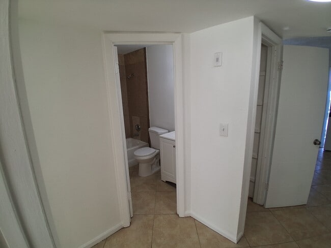 Building Photo - 1333 S Dixie Hwy