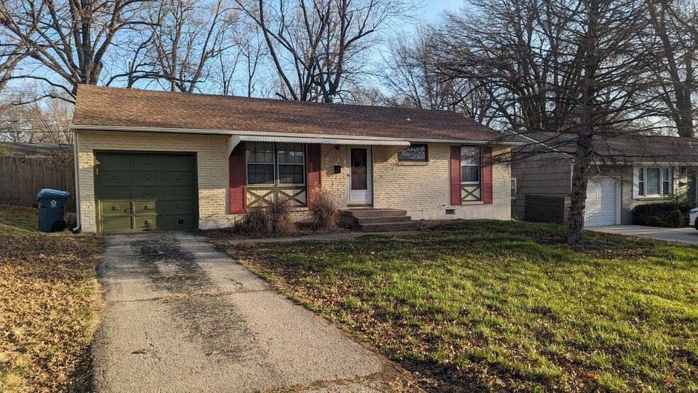 Primary Photo - 2222 W 74th Ter