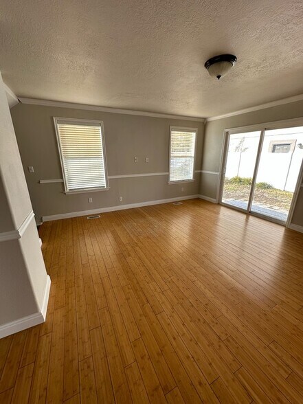 Building Photo - 4961 Buffalo Ct