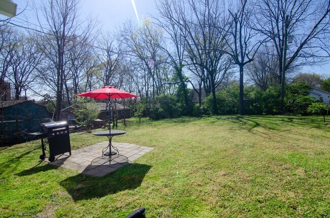 Building Photo - Quaint Single Family Home