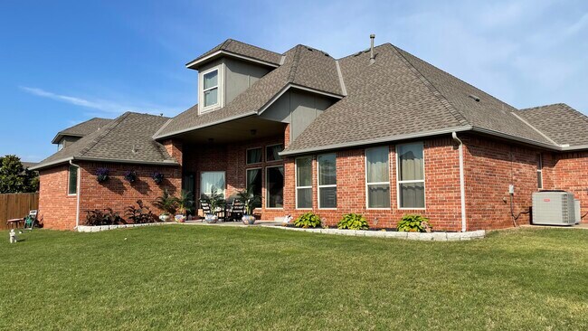 Building Photo - 15512 Maple Ridge Ln