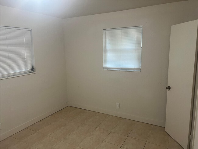 Building Photo - 1410 N 65th Ave