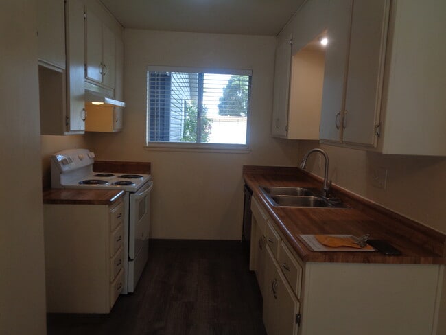Building Photo - 1170 Forestwood Dr
