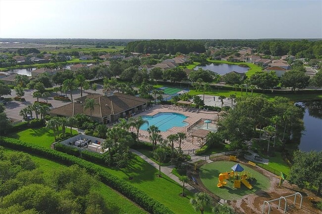 Building Photo - 819 Fairwaycove Ln