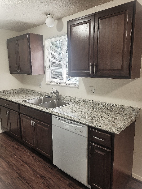 Building Photo - 228 Glenda Dr