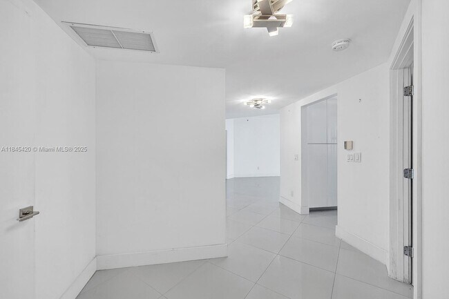 Building Photo - 9559 Collins Ave