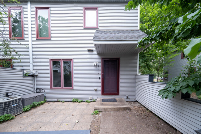 Building Photo - 2116 22nd Ave S
