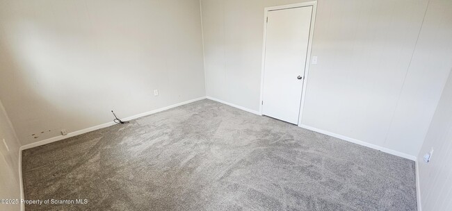 Building Photo - 510 N Bromley Ave