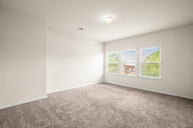 Building Photo - 10012 Epic Knoll Dr