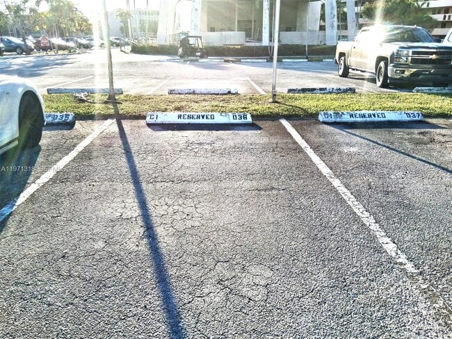 Building Photo - 1770 NE 191st St