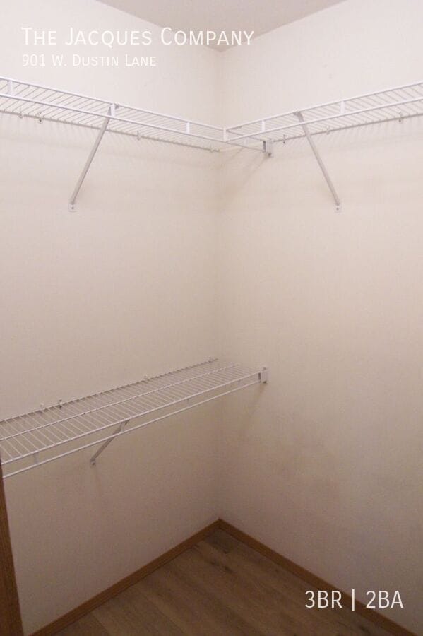 Building Photo - 901 W Dustin Ln