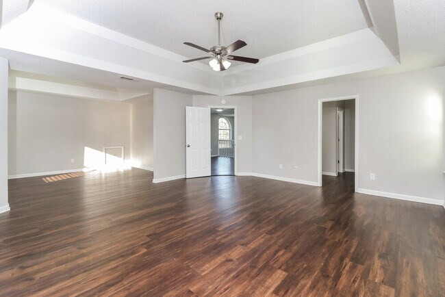 Building Photo - 665 Tomahawk Pl SW