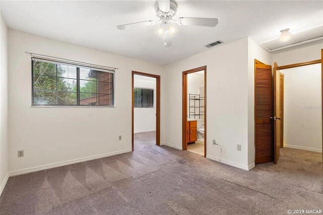 Building Photo - 960 SW 55th Terrace