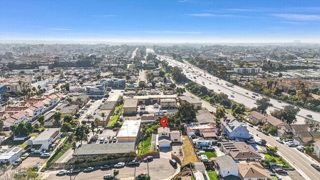 Building Photo - 2040 E 5th St