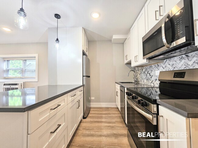 Building Photo - 553 W Stratford Pl