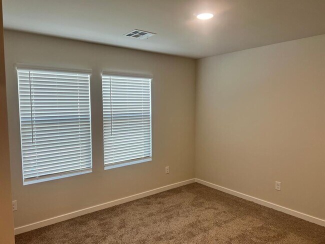 Building Photo - 2925 Firefly Dr