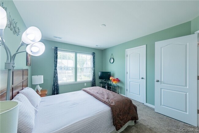 Building Photo - 9535 Thornecrest Dr