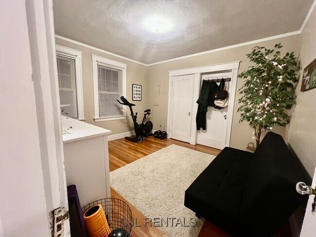 Building Photo - 33 Evans St