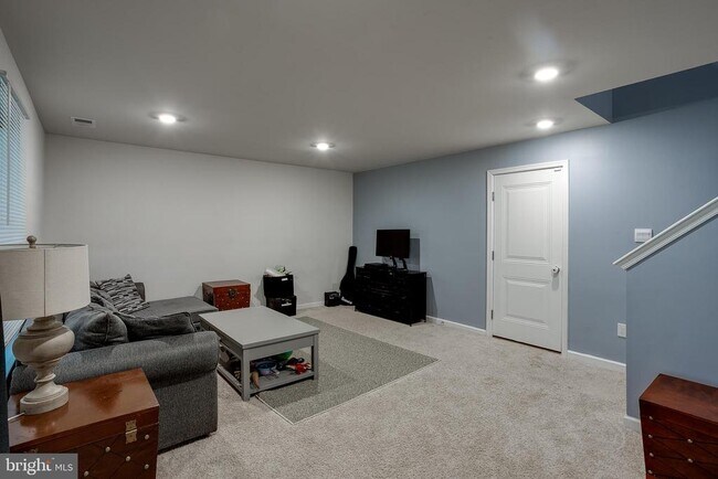 Building Photo - 104 Levis Dr