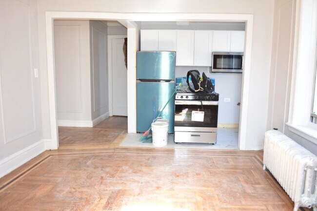 Building Photo - Penthouse One Bedroom