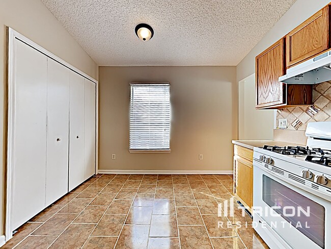 Building Photo - 3424 International Village Dr W