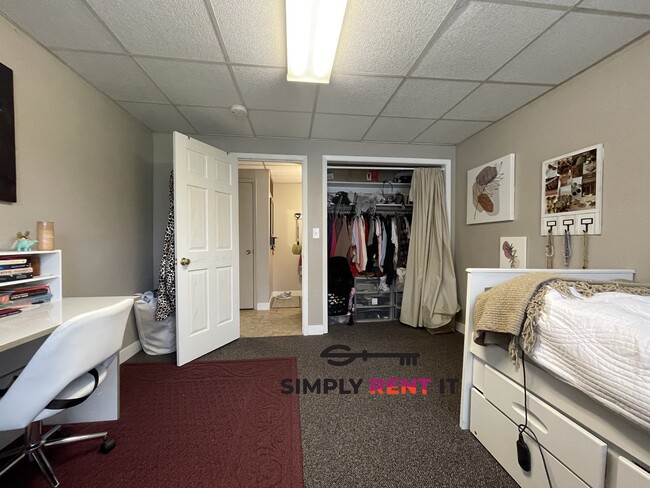 Building Photo - Tri-Plex, 2 and 3 Bedrooms On Campus! Avai...