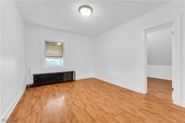 Building Photo - 5910 Laverne Ave