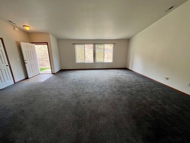 Building Photo - 293 Sowell Dr