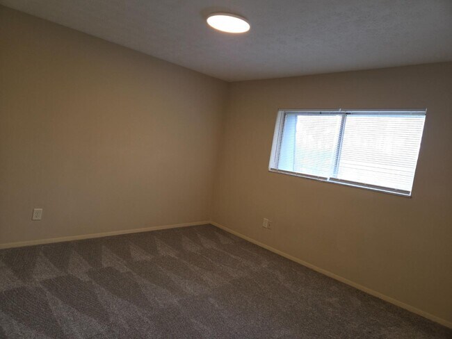 Building Photo - 20-32 Church St - 30-12