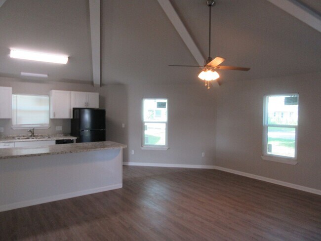 Building Photo - 1302 Grace Ave