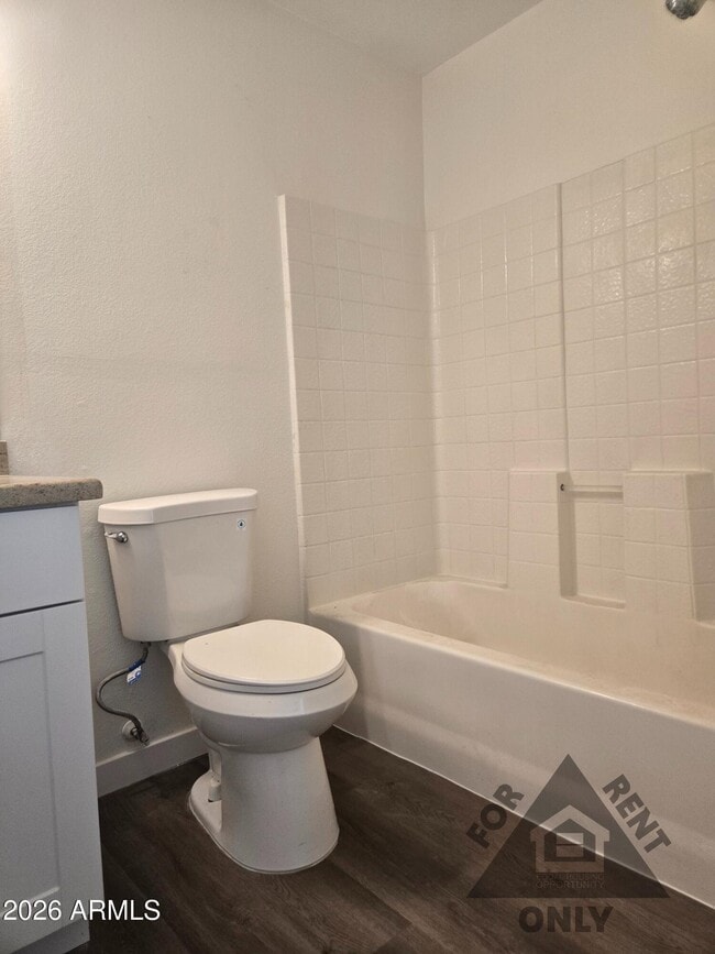 Building Photo - 4025 E Coolbrook Ave