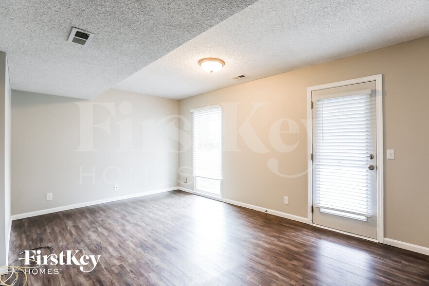 Building Photo - 8688 NE 110th St