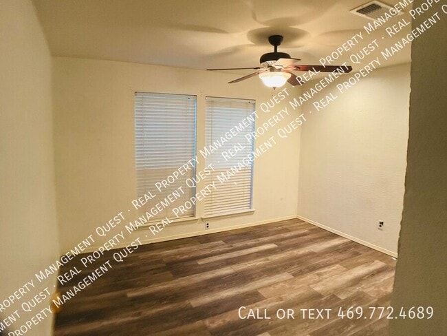 Building Photo - 3433 Country Club Dr