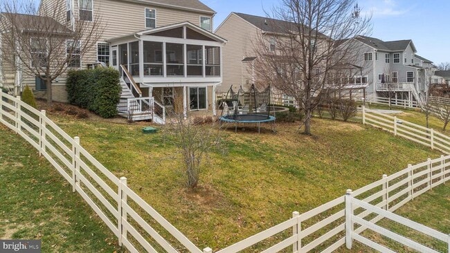 Building Photo - 35507 St James Dr