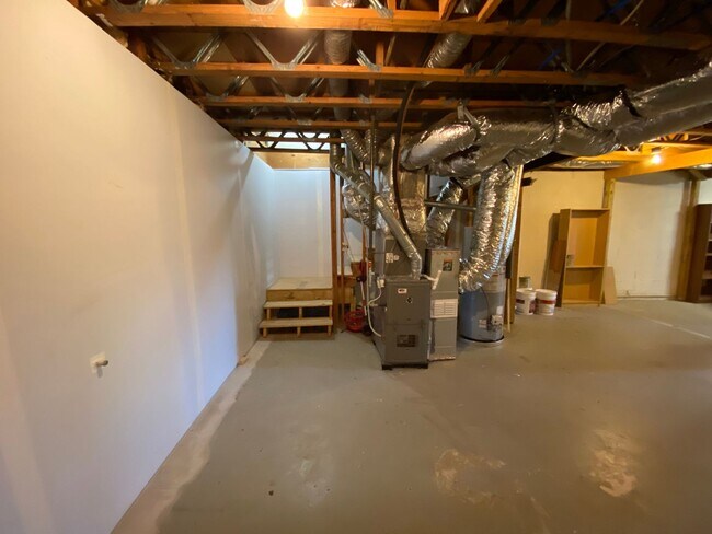 Building Photo - 2 Bedroom 2.5 Bath Townhome in Great Marietta Location w/ a Unfinished Basement