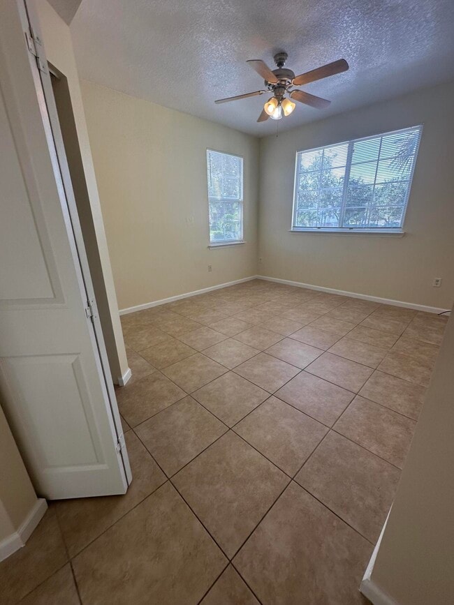 Building Photo - 9833 Baywinds Blvd