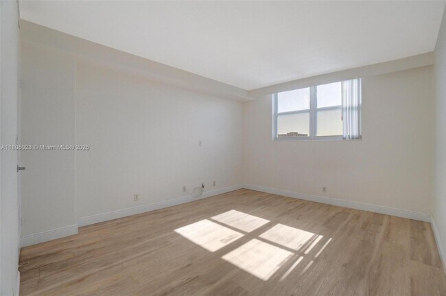 Building Photo - 3000 S Ocean Dr