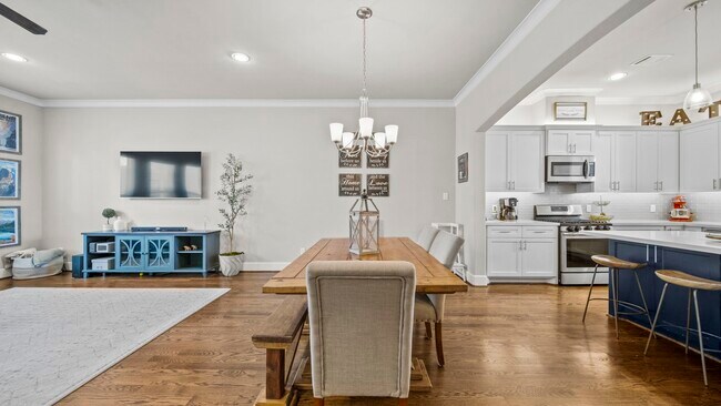 Building Photo - 833 Wakefield Dr