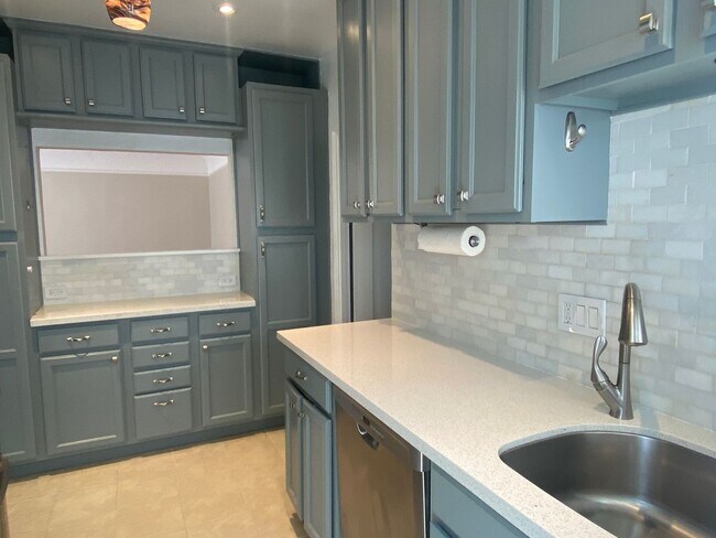 Building Photo - Elegant, Multilevel 3 Bedroom 2 Bathroom in Hillcrest / North Park with Outdoor Space