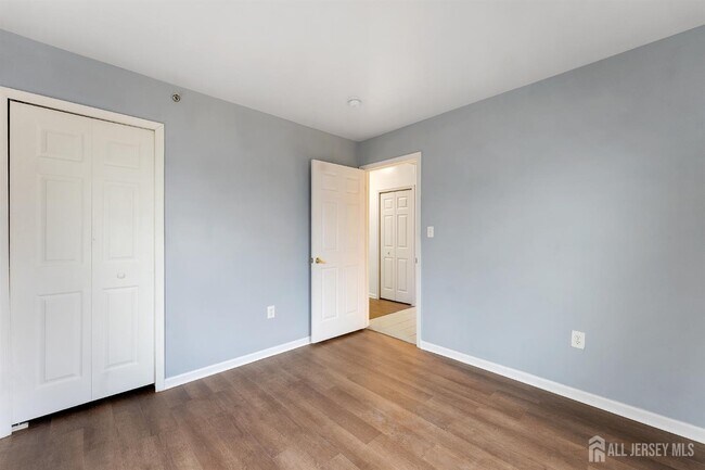 Building Photo - 128 Remsen Ave