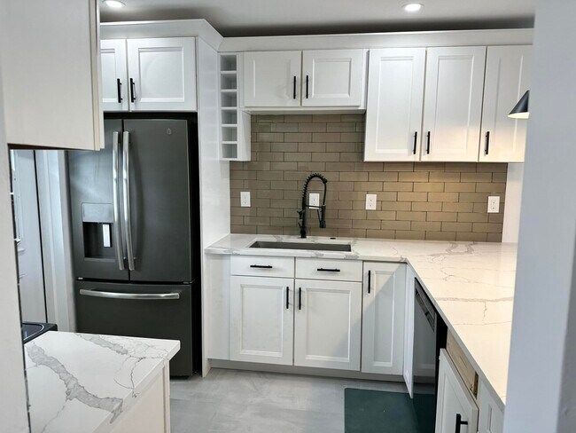 Building Photo - 330 N Federal Hwy